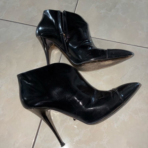 Roberto Cavalli leather ankle boots size 39 like new, black
