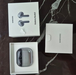 Samsung Galaxy Buds3 Bluetooth Handsfree Ακουστικά με Αντοχή στον Ιδρώτα και Θήκη Φόρτισης Silver