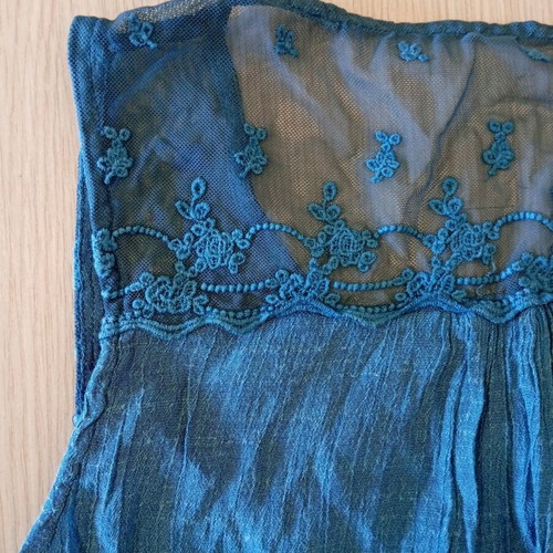 Mine women's top size M like new, petrol green