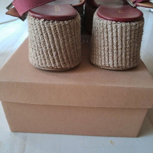 Tsitsivas pink leather platform sandals like new