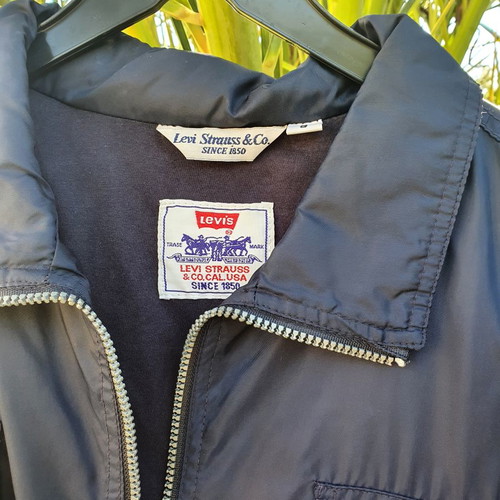Levi's classic vintage waterproof jacket S/M, navy, in very good condition