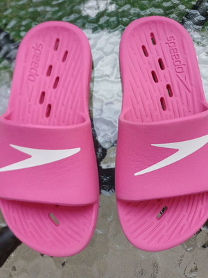 Speedo Slides pink size 31-32 like new