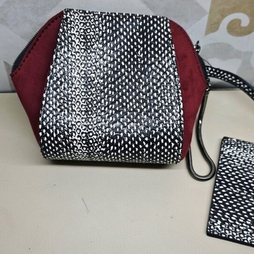 Axel bag like new with mirror and chain handle
