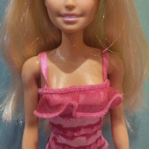Barbie Fashionista like new, beautiful doll