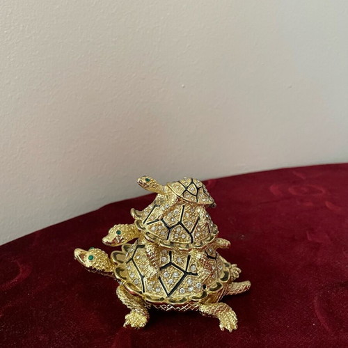 Decorative jewelry box used with turtles and rhinestones
