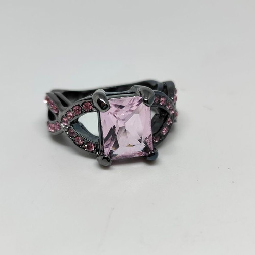 Ring with pink crystal and black base like new