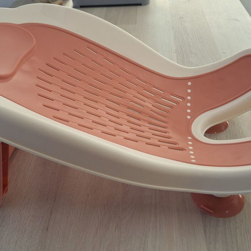 Foldable baby bath with silicone back and non-slip bases