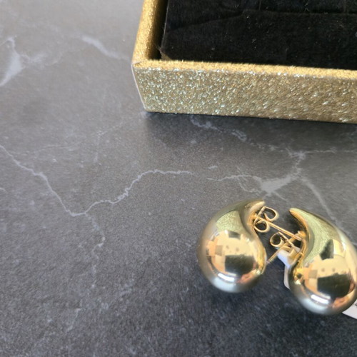 Gold teardrop earrings with box