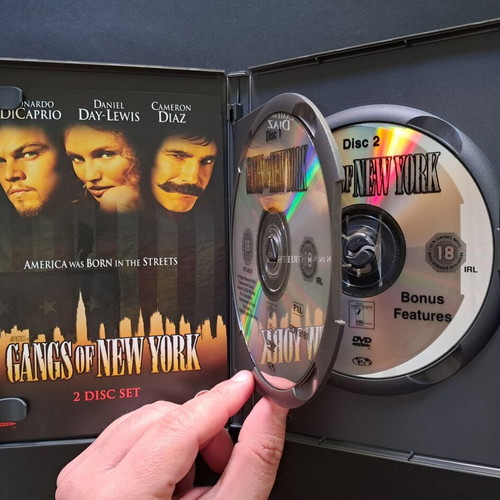 Gangs of New York Double DVD like new with English audio and subtitles