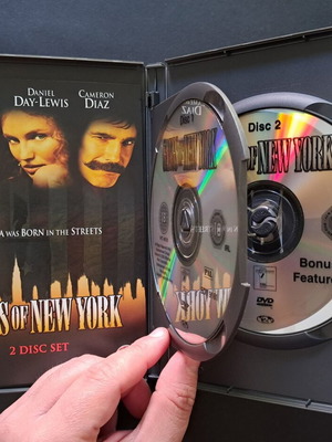 Gangs of New York Double DVD like new with English audio and subtitles