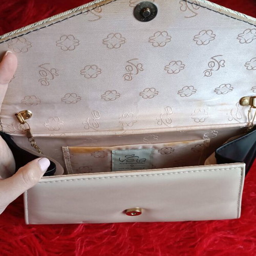 Veta Accessories bag like new, nude shades with chain