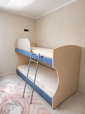 Bunk bed without mattresses