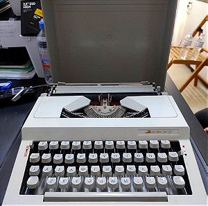 Vintage φορητή γραφομηχανή typewriter maritsa 30 1970s Ελληνικά