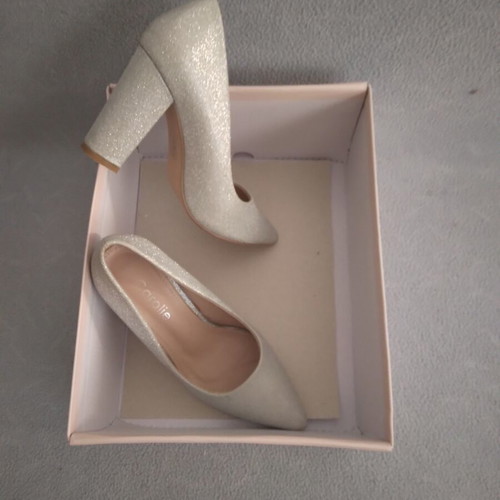 A To Z Greek pumps like new, white and beige, size 39