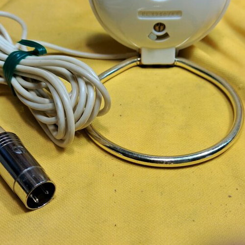 Philips 3750/00 dynamic microphone used with bass roll off