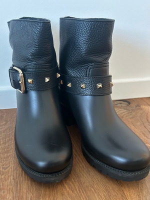 Feng Shoe ankle boots like new, size 38, black leather and rubber