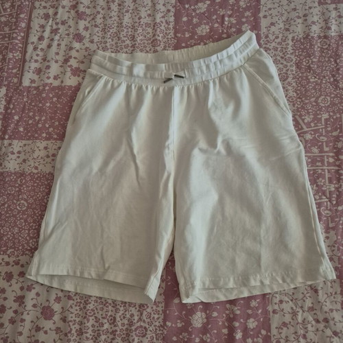 Cotton Bermuda shorts like new, ecru color, elastic waist