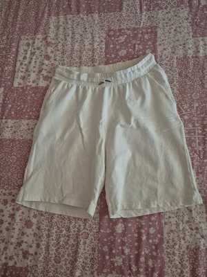 Cotton Bermuda shorts like new, ecru color, elastic waist
