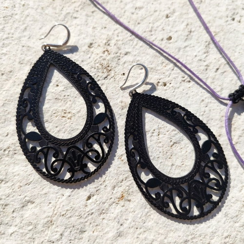 Necklace set with onyx pendant and earrings new