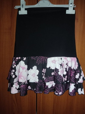 Mini skirt like new with ruffles, size S-M
