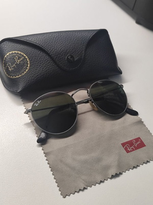 Ray-Ban Round Metal sunglasses like new, black frame