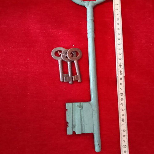 Antique key used, iron, pack of 4 pieces, 1680-1821