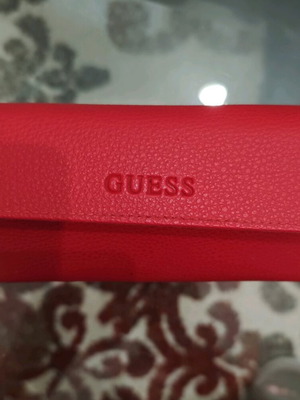 Γυαλιά ηλίου Guess σαν καινούργια, μαύρο και κόκκινο για αγόρι