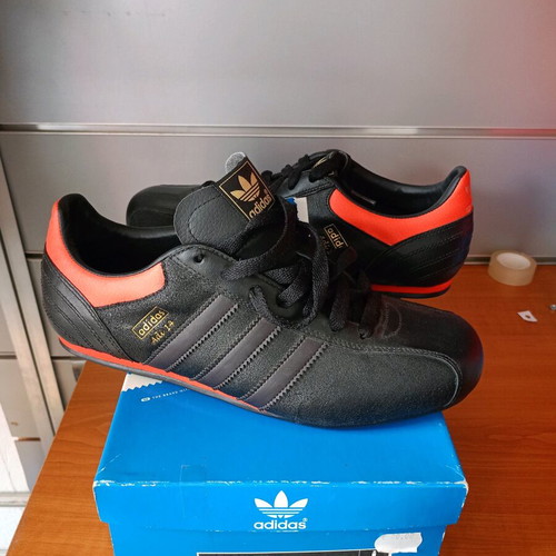 Adidas men's athletic shoes new, size 40, black orange