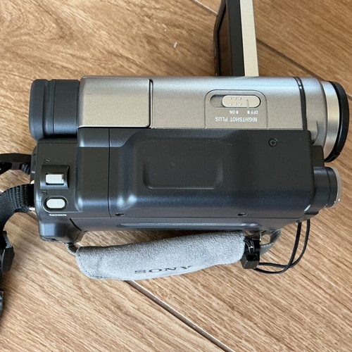 Sony Handycam DCR-TRV270E camcorder like new