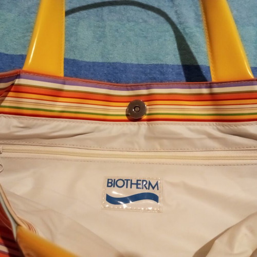Beach bag orange with multicolor stripes like new, shoulder type
