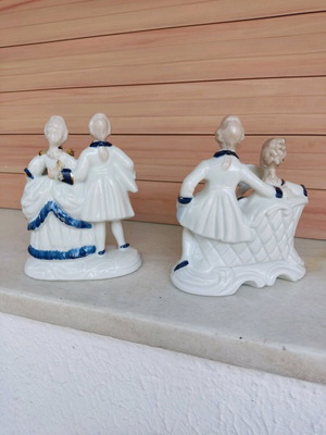 Period figurines like new, set of two, 12cm height