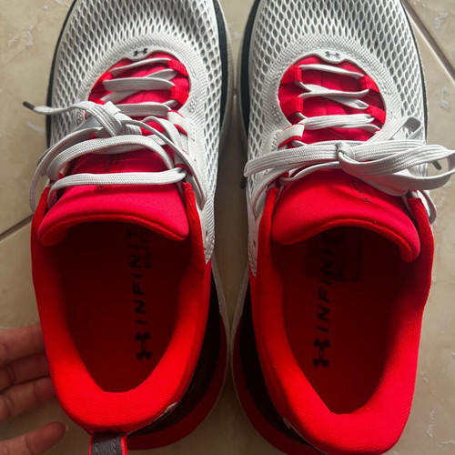 Under Armour Infinite Elite 2 athletic shoes like new, gray and red, size 41