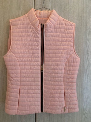 Sleeveless thin vest pink like new, size L