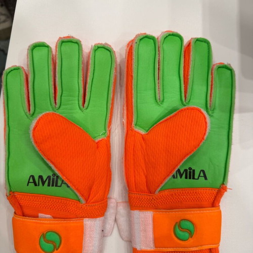 Amila goalkeeper gloves size 5 like new