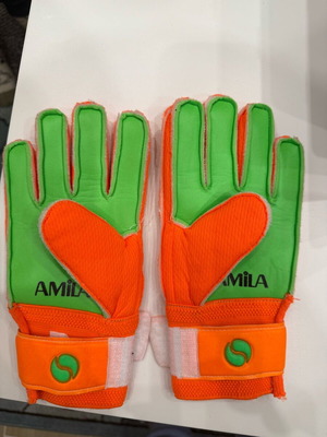 Amila goalkeeper gloves size 5 like new