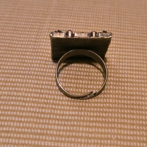 Large ring with stones like new, impressive