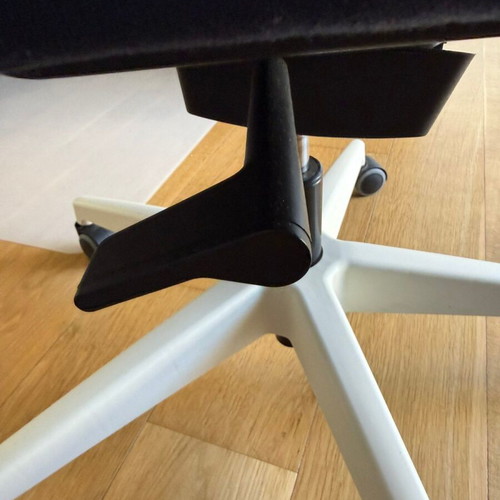 Interstuhl professional office chair with mesh back