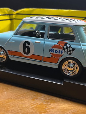 Mini Cooper 1:32 scale model like new
