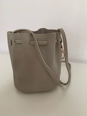 Gray crossbody τσαντάκι-πουγκί like new