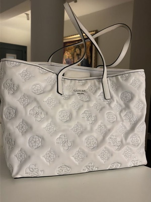 Guess shoulder bag like new, white