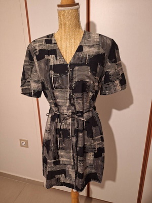 Short-sleeve blouse shirt like new in black and white