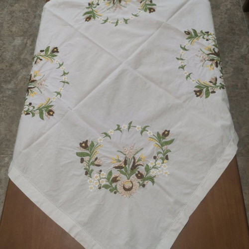Machine embroidery like new, large size 76x76