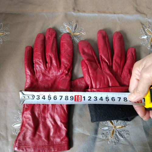 Leather gloves size 6.5 like new, red, soft and warm