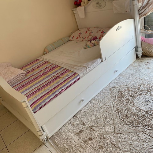 Romantic half-double teen bed like new with mattress and guardrail