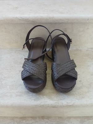 Brown platform sandals like new, size 37