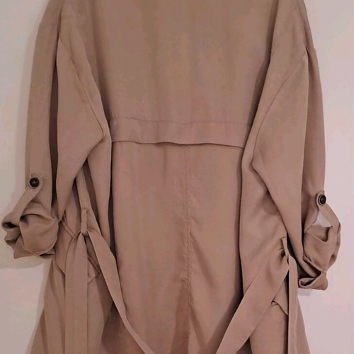 Bershka beige trench coat like new with pockets size M