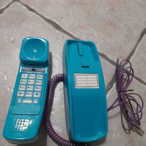 Wired home phones set of 4 like new, wall or desk mount