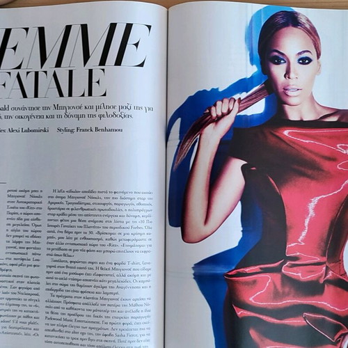Bazaar November 2011 issue like new with Beyoncé