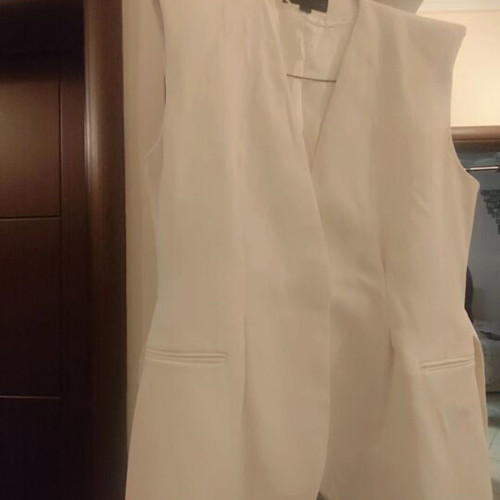 White Zara vest with belt like new, size L