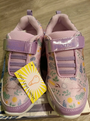 Frozen District kids athletic shoes new, size 32